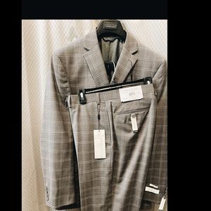 Michael Strahan Suit